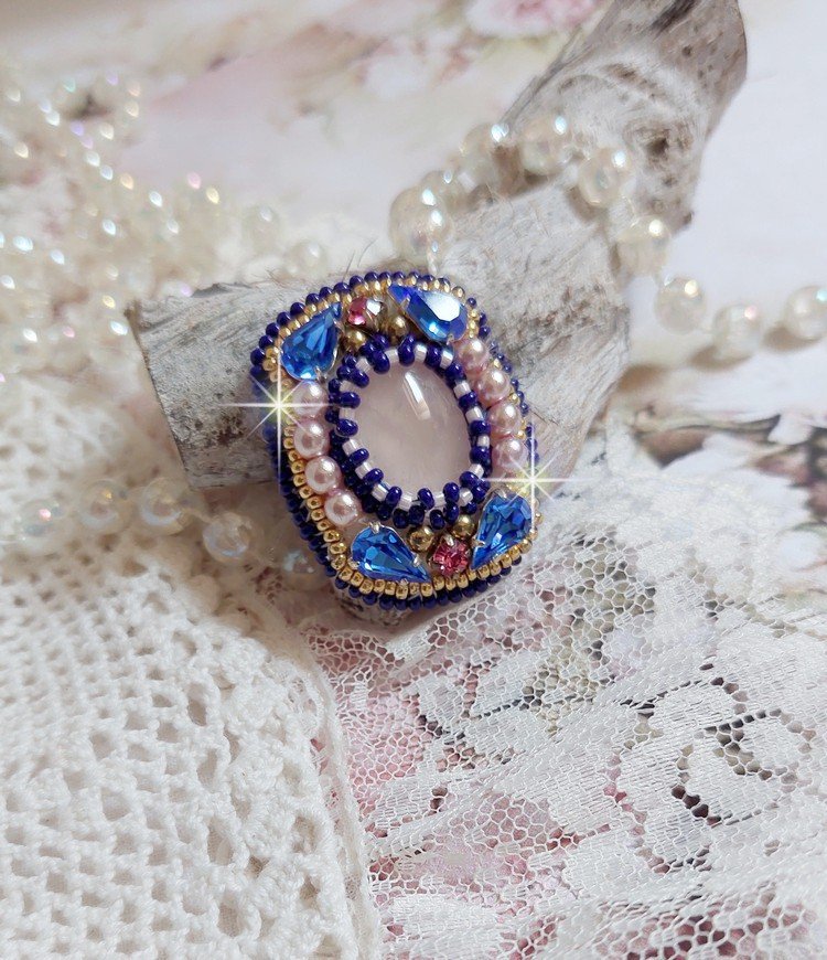 Amazon Gabrielle ring broderad med kvarts och Swarovski kristaller