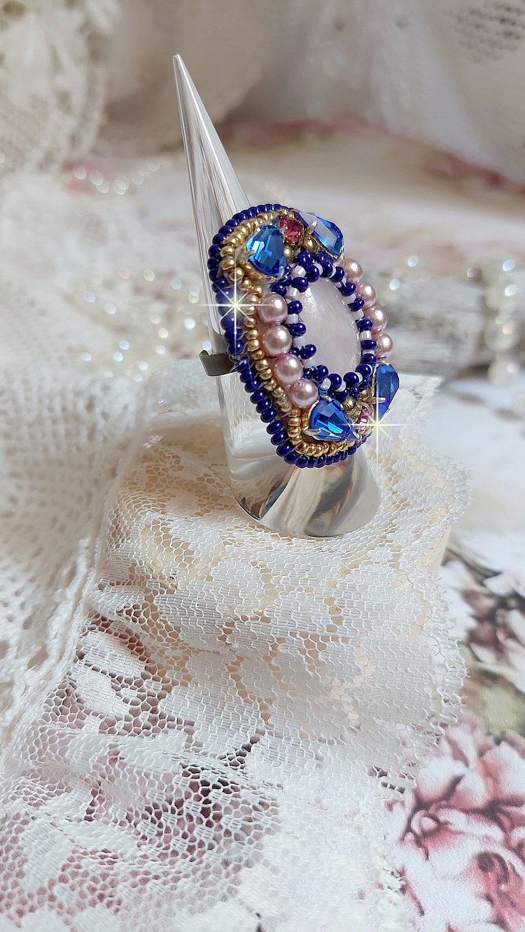 Amazon Gabrielle ring broderad med kvarts och Swarovski kristaller