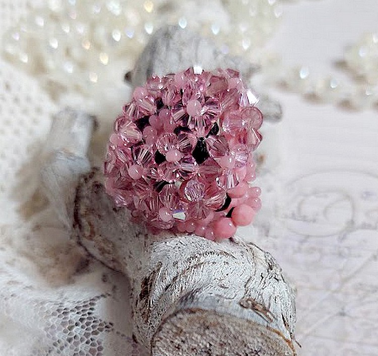 Anemonering med facetter och tupies i Swarovski-kristall