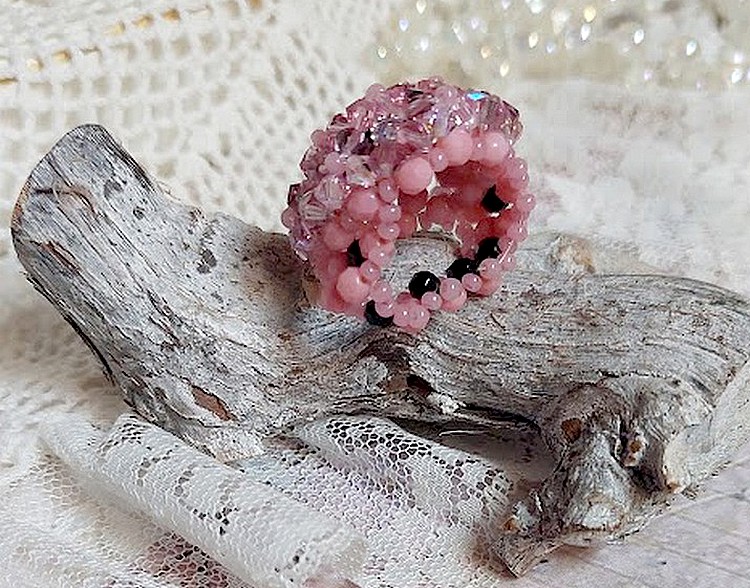 Anemonering med facetter och tupies i Swarovski-kristall