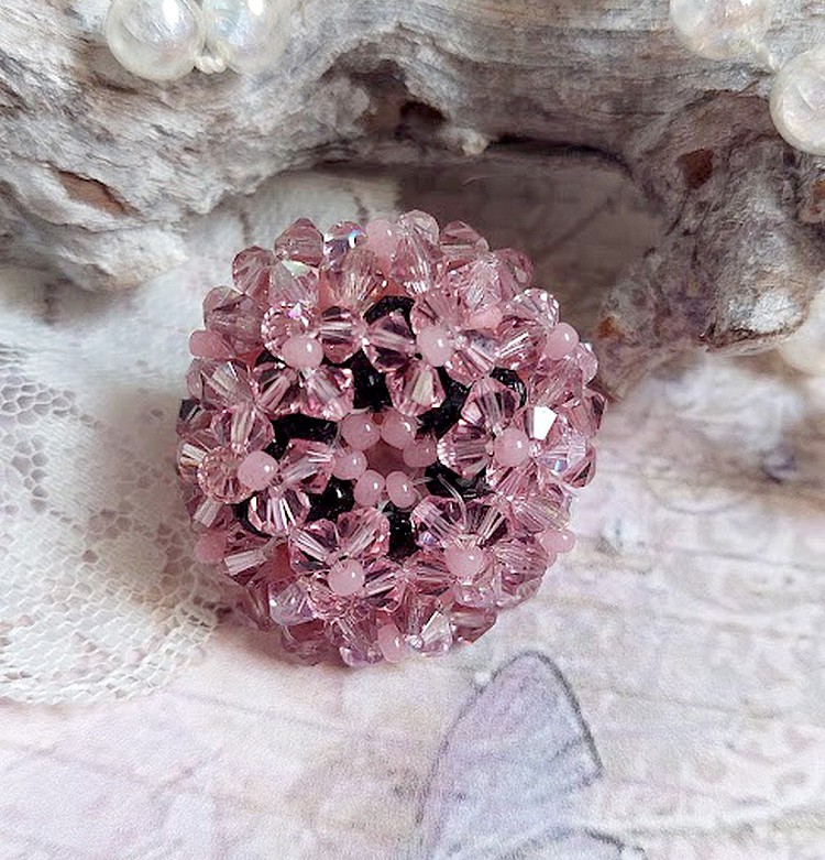 Anemonering med facetter och tupies i Swarovski-kristall