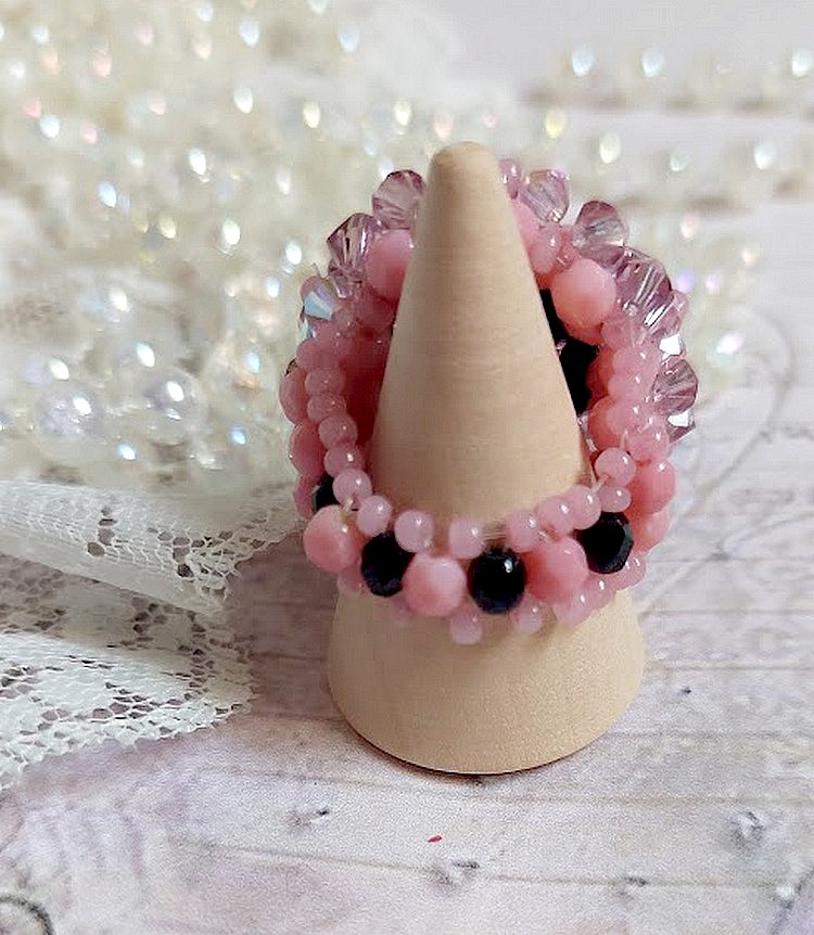 Anemonering med facetter och tupies i Swarovski-kristall