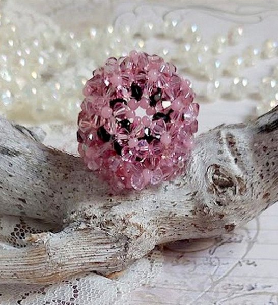 Anemonering med facetter och tupies i Swarovski-kristall