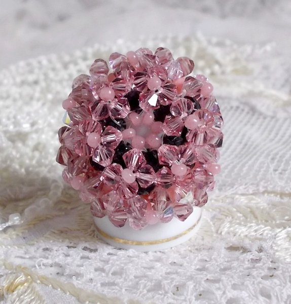 Anemonering med facetter och tupies i Swarovski-kristall