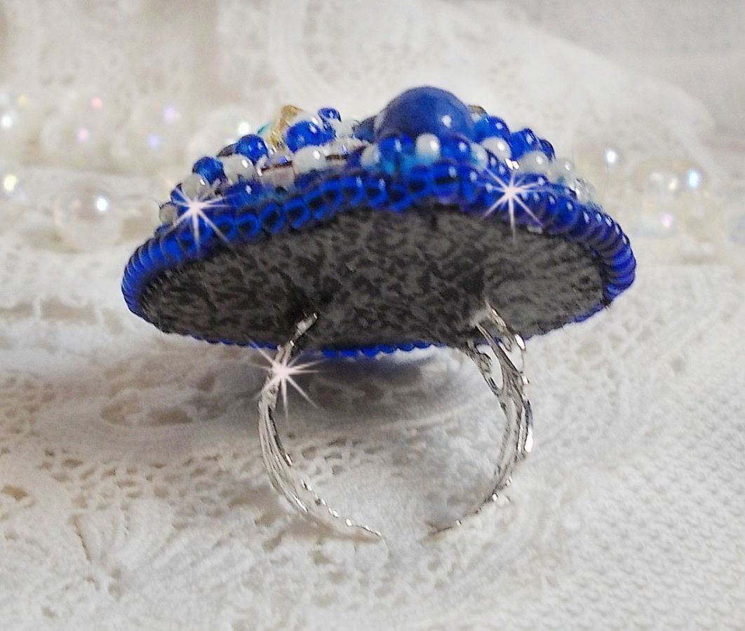 Blue Palace ring, en autentisk design med blå fröpärlor och Swarovski-kristaller.