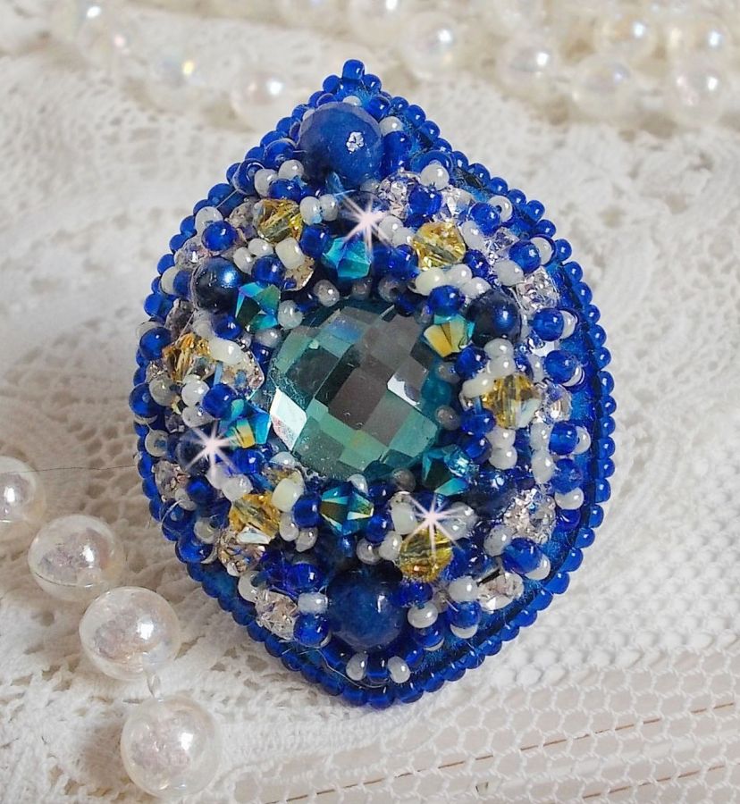 Blue Palace ring, en autentisk design med blå fröpärlor och Swarovski-kristaller.