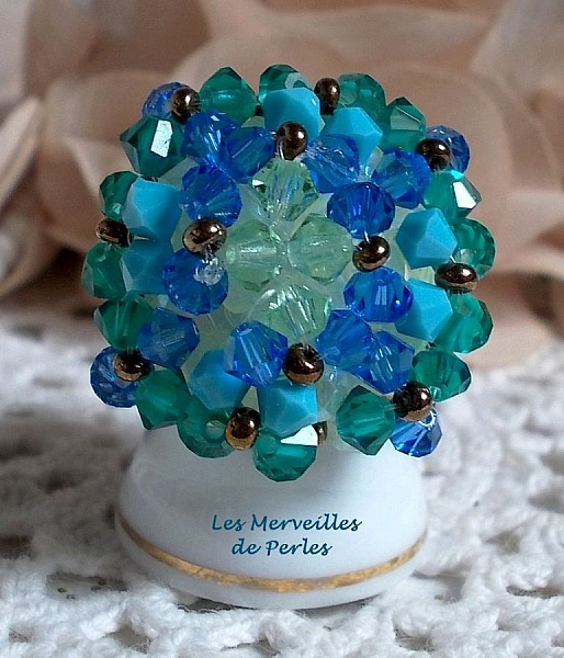 Akvamarinring med Swarovski-kristallfacetter och spinnare