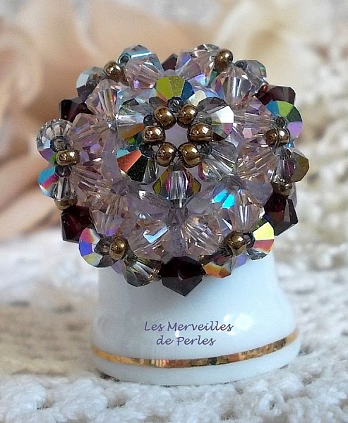 Charmeuse ring med Swarovski kristallfacetter och spinnare