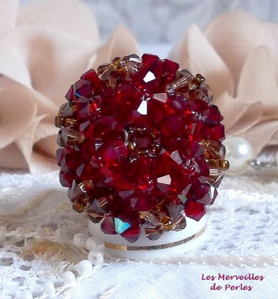 Vallmo ring med Swarovski kristallfacetter och spinnare