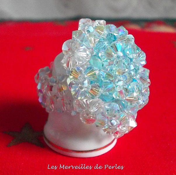 Crystal Blue Ring med Swarovski Crystal Facetter och Spinners
