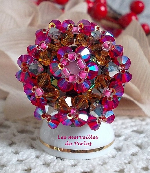 Bague artisanale en cristaux Swarovski fuchsia et lime.