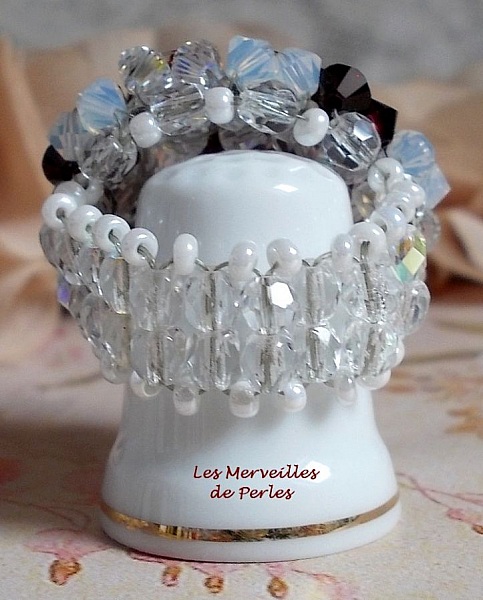 Granat och vit ring med Swarovski-kristallfacetter och spinnare