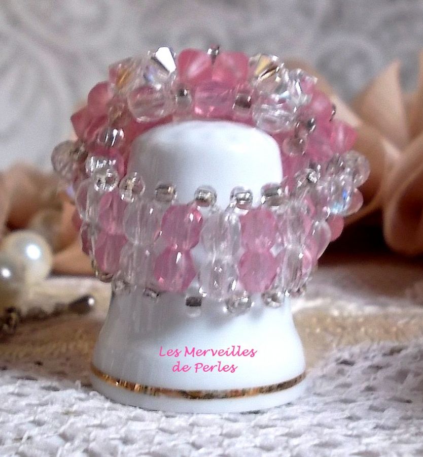 Glittrande rosa ring med Swarovski-kristallfacetter och spinnare