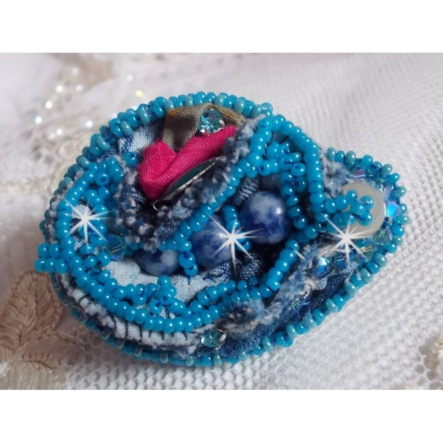 Far West ring i denim broderad med halvädelstenar La Sodalite, Jade och andra pärlor