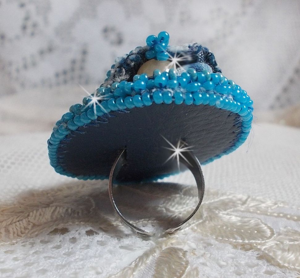 Far West ring i denim broderad med halvädelstenar La Sodalite, Jade och andra pärlor