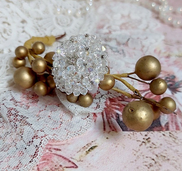 Flockring med facetter och snurrande toppar i Swarovski-kristall