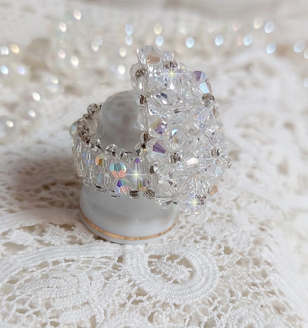 Flockring med facetter och snurrande toppar i Swarovski-kristall