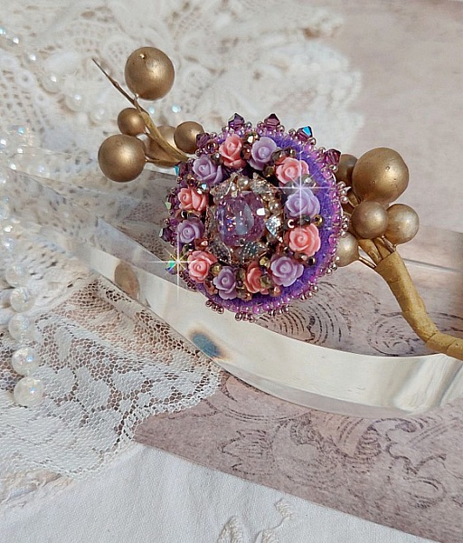 Glace Purple Ring broderad med Swarovski-kristaller och rosor i harts