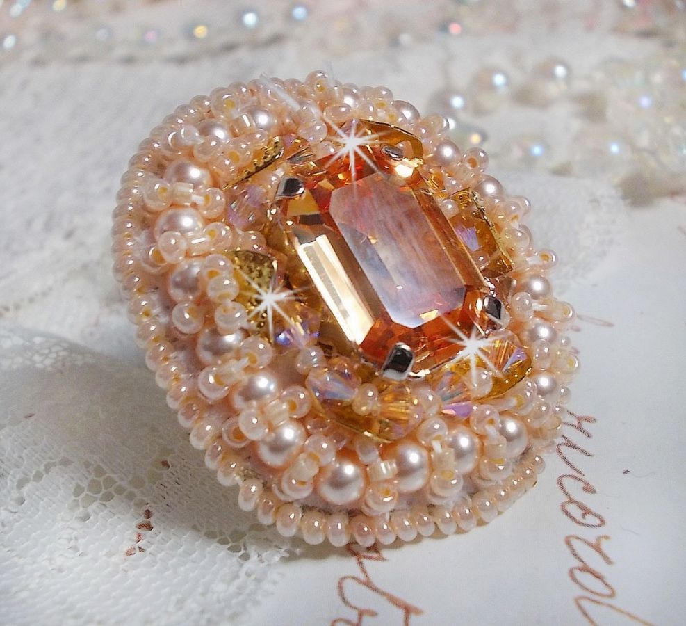 Idylle Beauty ring broderad med Swarovski-kristaller, cabochon och pärlor