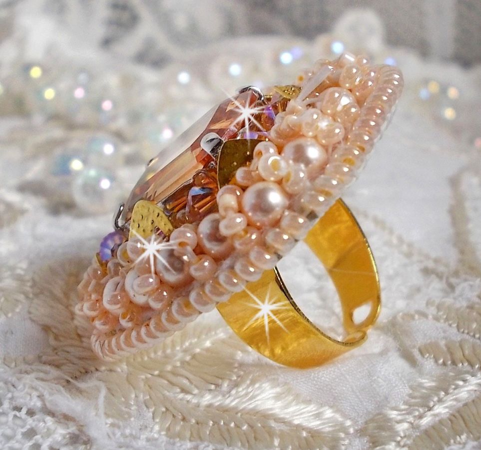 Idylle Beauty ring broderad med Swarovski-kristaller, cabochon och pärlor