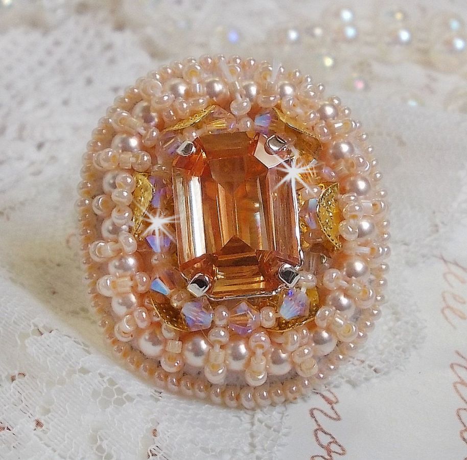 Idylle Beauty ring broderad med Swarovski-kristaller, cabochon och pärlor