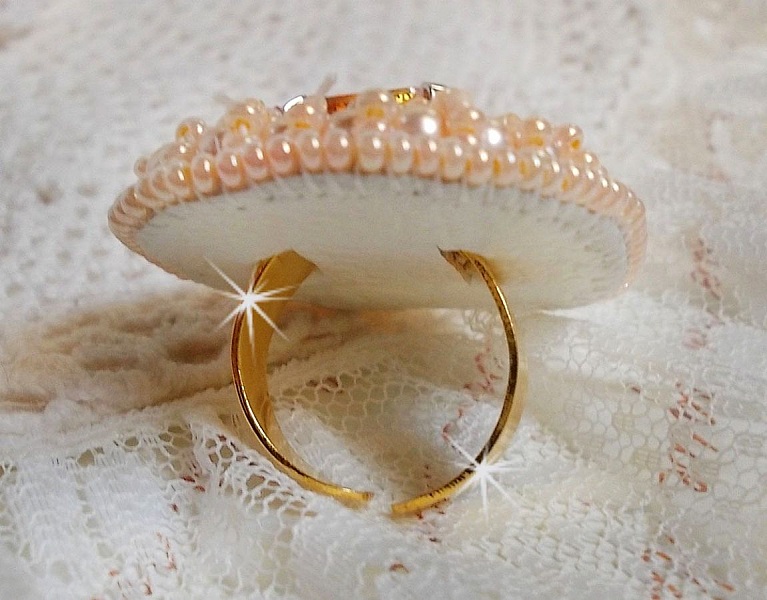 Idylle Beauty ring broderad med Swarovski-kristaller, cabochon och p&auml;rlor