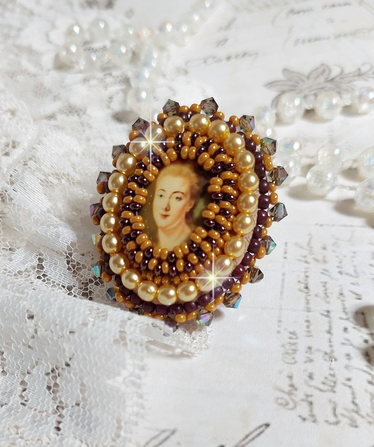 Mme de Pompadour ring broderad med pärlor, Swarovski kristall, en mycket vacker förförelse