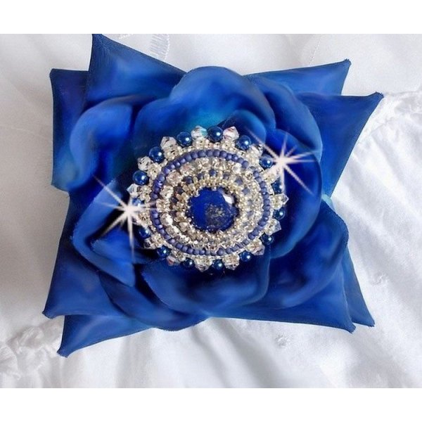 Blue Nile-ring broderad med lapis lazuli och Swarovski-kristaller