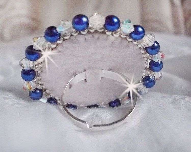 Blue Nile-ring broderad med lapis lazuli och Swarovski-kristaller