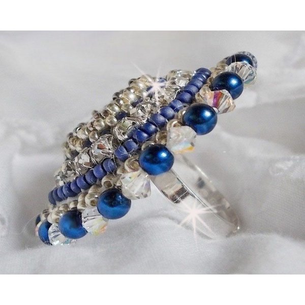 Blue Nile-ring broderad med lapis lazuli och Swarovski-kristaller