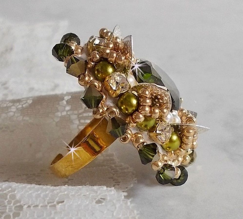 Ring L'Oiseau des Iles Green Silver broderad med pärlor, Swarovski kristaller och fröpärlor
