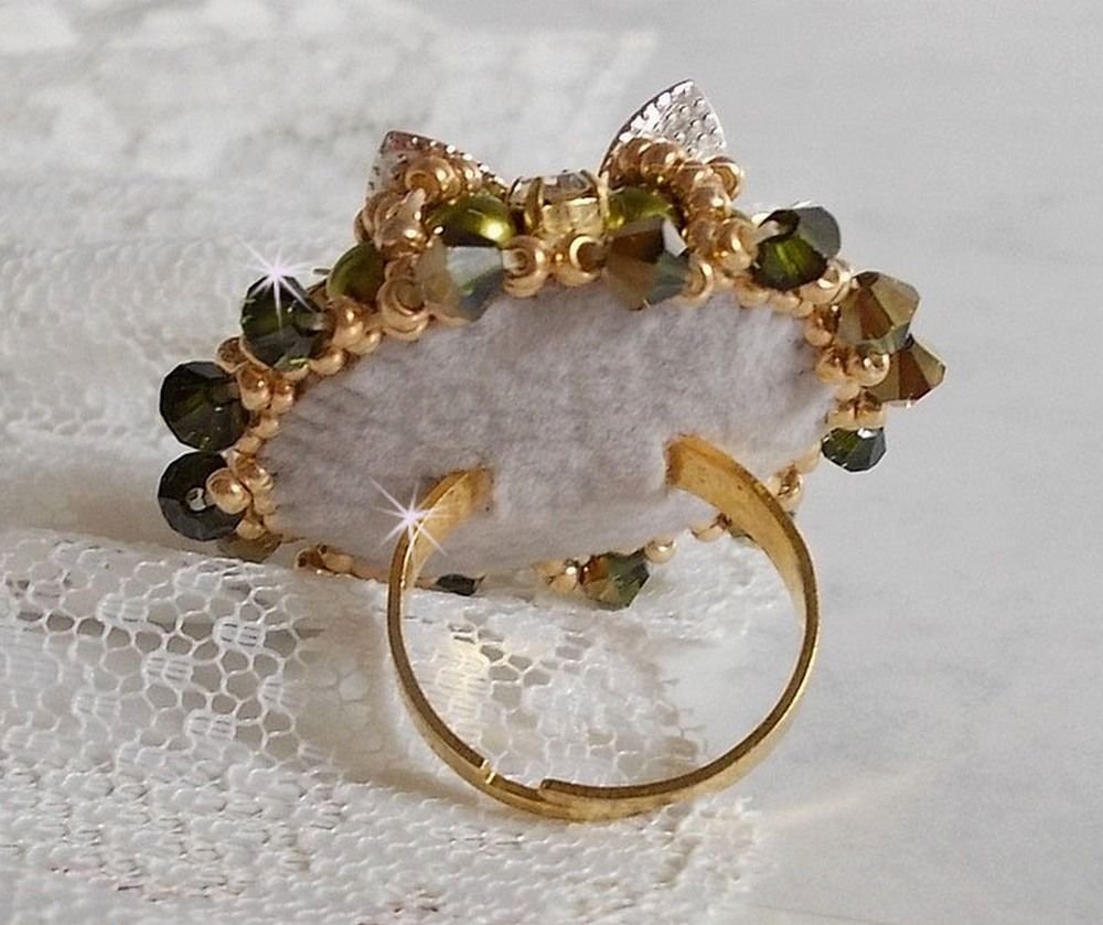 Ring L'Oiseau des Iles Green Silver broderad med pärlor, Swarovski kristaller och fröpärlor