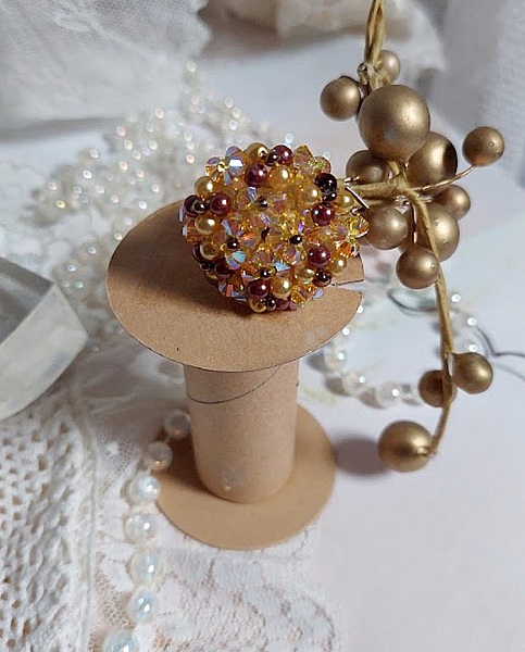 Solskensring med facetter, p&auml;rlp&auml;rlor och Swarovskikristallspinnare