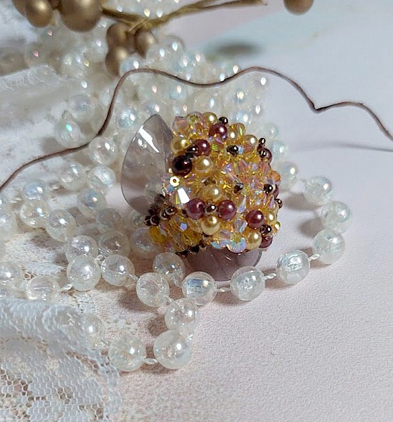 Solskensring med facetter, p&auml;rlp&auml;rlor och Swarovskikristallspinnare