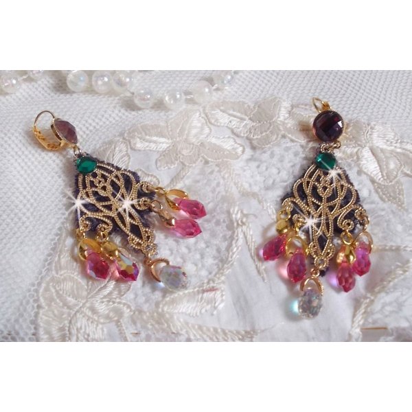 BO Asiane skapad med Swarovski Crystal Drops, 1950-talets violetta spets och glaspärlor.