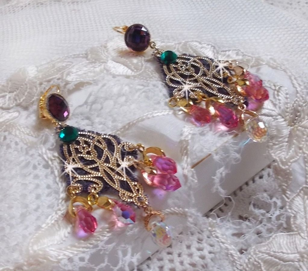 BO Asiane skapad med Swarovski Crystal Drops, 1950-talets violetta spets och glaspärlor.