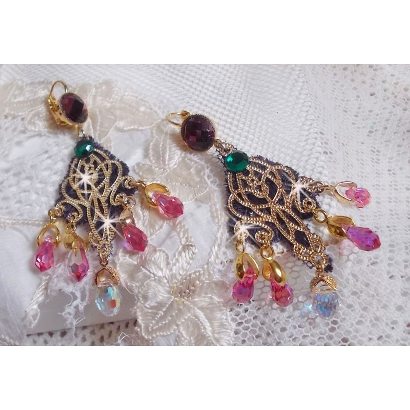 BO Asiane skapad med Swarovski Crystal Drops, 1950-talets violetta spets och glaspärlor.