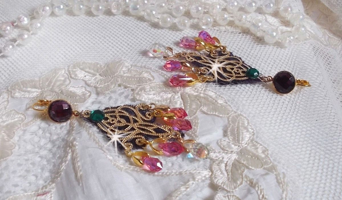 BO Asiane skapad med Swarovski Crystal Drops, 1950-talets violetta spets och glaspärlor.