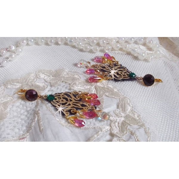 BO Asiane skapad med Swarovski Crystal Drops, 1950-talets violetta spets och glaspärlor.