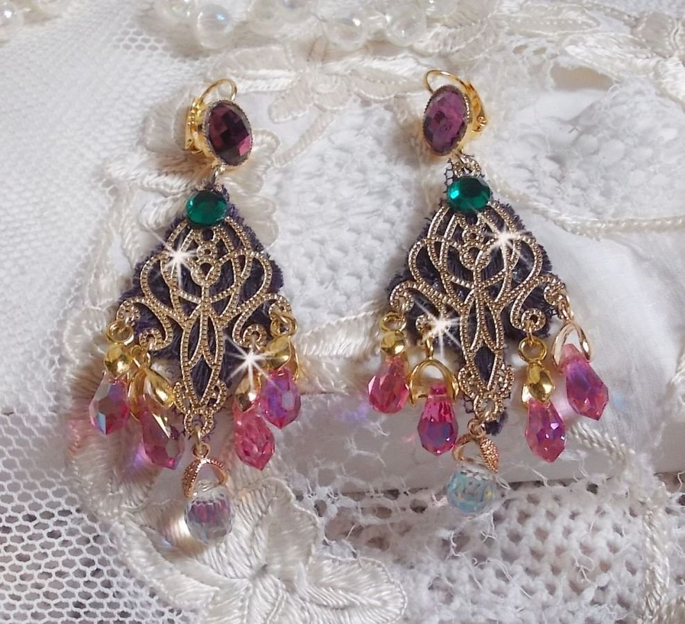 BO Asiane skapad med Swarovski Crystal Drops, 1950-talets violetta spets och glaspärlor.