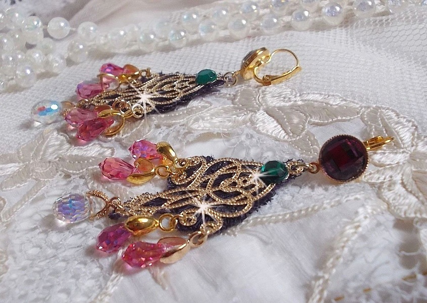 BO Asiane skapad med Swarovski Crystal Drops, 1950-talets violetta spets och glasp&auml;rlor.