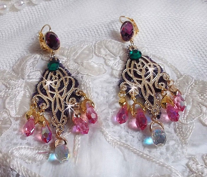 BO Asiane skapad med Swarovski Crystal Drops, 1950-talets violetta spets och glasp&auml;rlor.