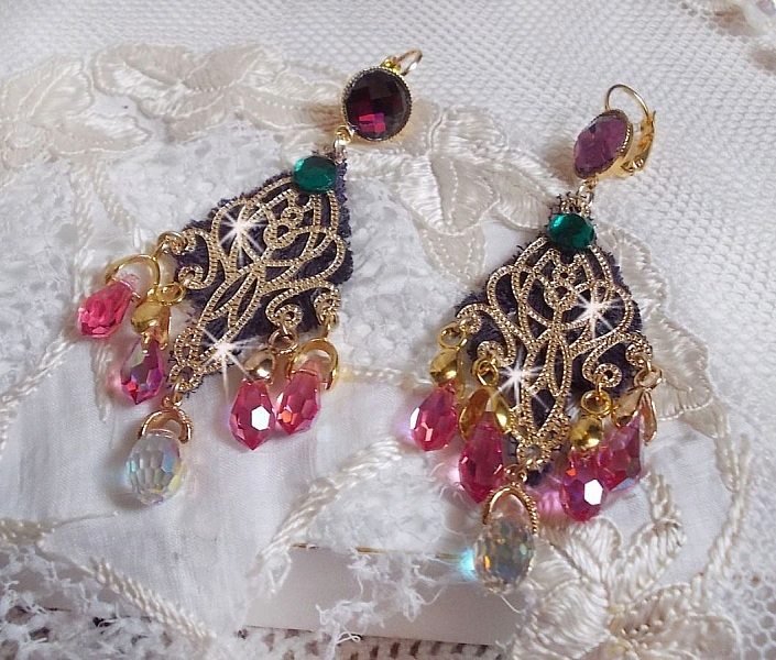 BO Asiane skapad med Swarovski Crystal Drops, 1950-talets violetta spets och glasp&auml;rlor.