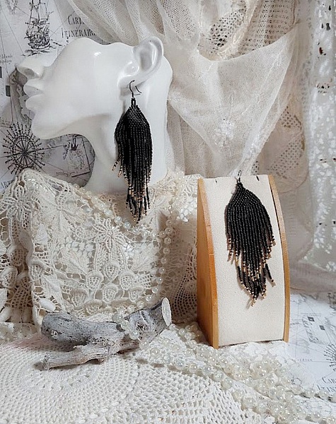 BO Atmosph&egrave;re mont&eacute;es avec des perles de rocailles japonaises en verre et des crochets noires laiton