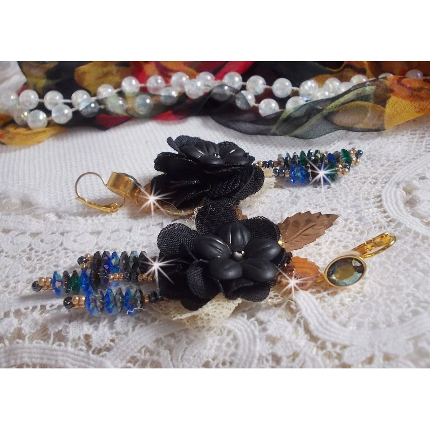 BO Black and Gold Dreamcatcher Tassels broderade med fina spetsar och Swarovski-kristaller