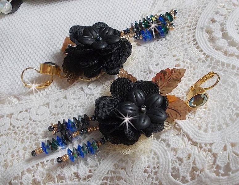 Boucles d'oreilles artisanales noires et dorées style amérindien.