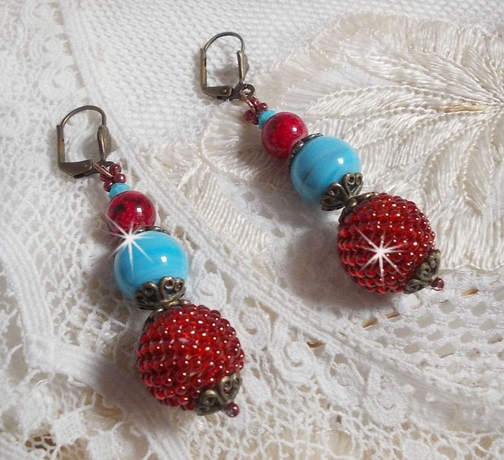 BO Bel'Art med glaspärlor och rocailles broderade på träpärlor