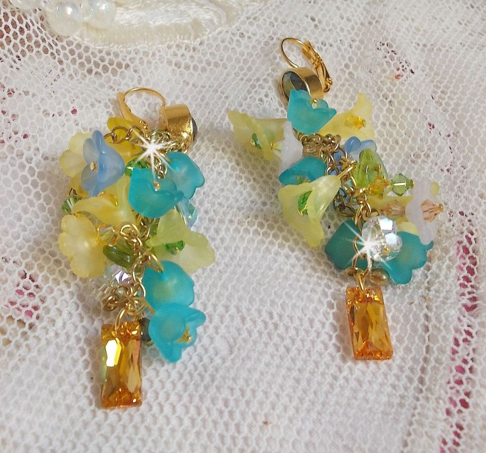 BO Bella Yellow monterad med Swarovski-kristaller, frostat blommor och pärlor. 