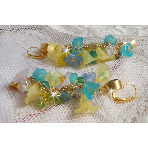 BO Bella Yellow monterad med Swarovski-kristaller, frostat blommor och pärlor. 