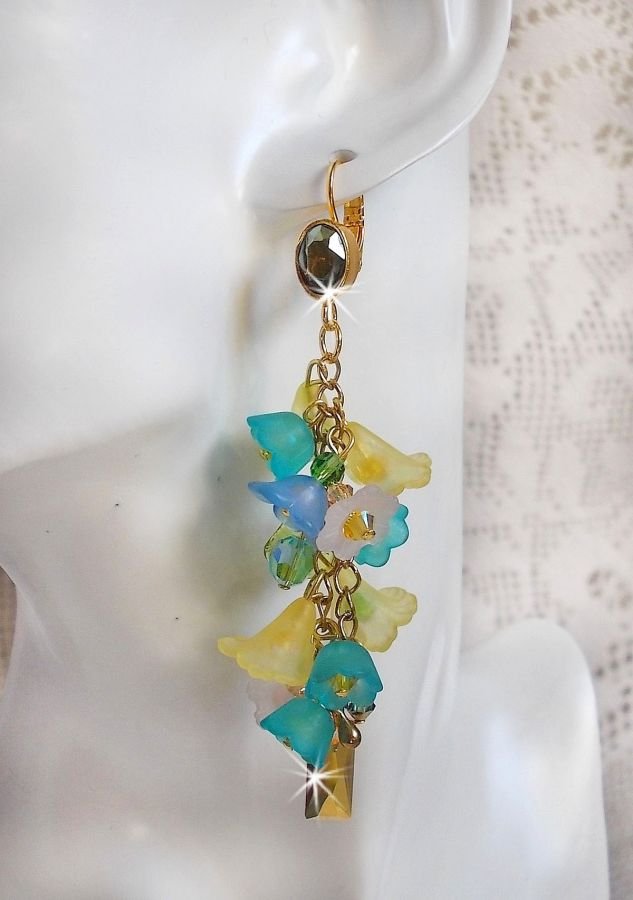 BO Bella Yellow monterad med Swarovski-kristaller, frostat blommor och pärlor. 